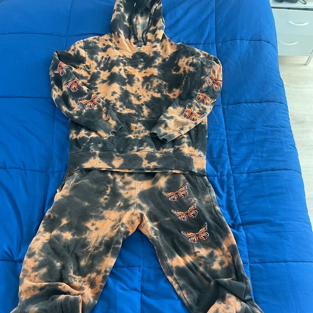 Custom Tie-Dye Butterfly Sweatsuit Set - "New York" Hoodie & Joggers - Picture 3 of 9